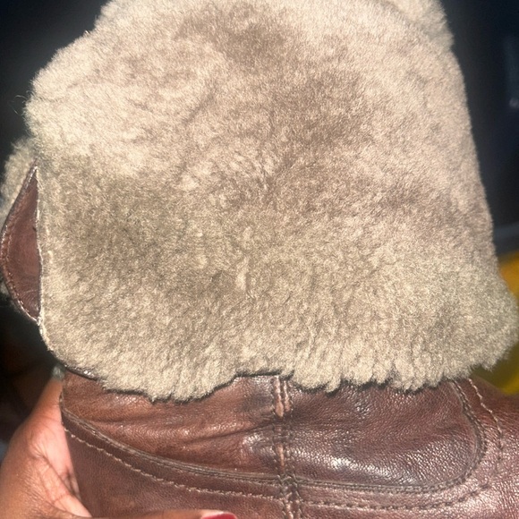 Frye women’s boots in a size 8 with wear - Picture 7 of 9